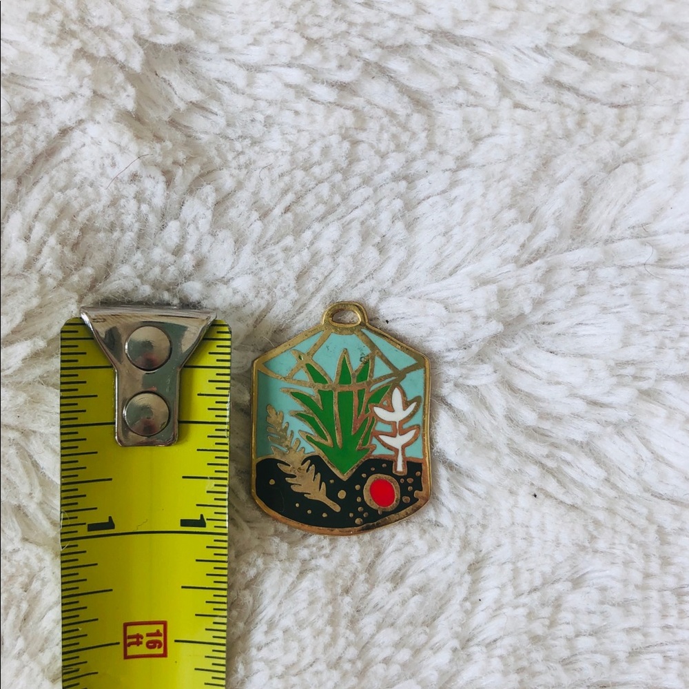 Terrarium plant charm for a necklace - Picture 5 of 5